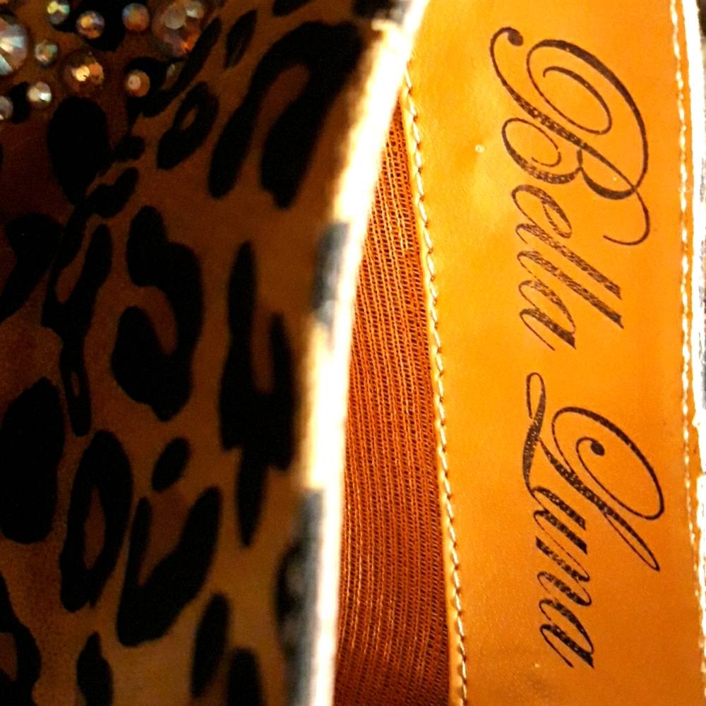 Beautiful Leopard Print and Rhinestone Booties. - Picture 5 of 7